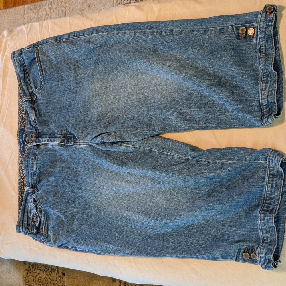 Avenue denim capris size 22